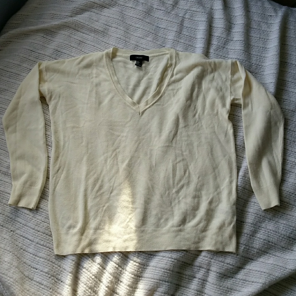 Long sleeve, v-neck sweater